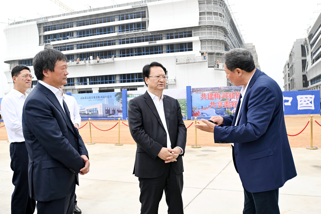 9月9日，省委書(shū)記景俊海到梅河口市調研，在梅河皓月肉牛產(chǎn)業(yè)綜合加工項目現場(chǎng)詳細了解肉牛養殖、加工、交易全產(chǎn)業(yè)鏈運行情況。.png